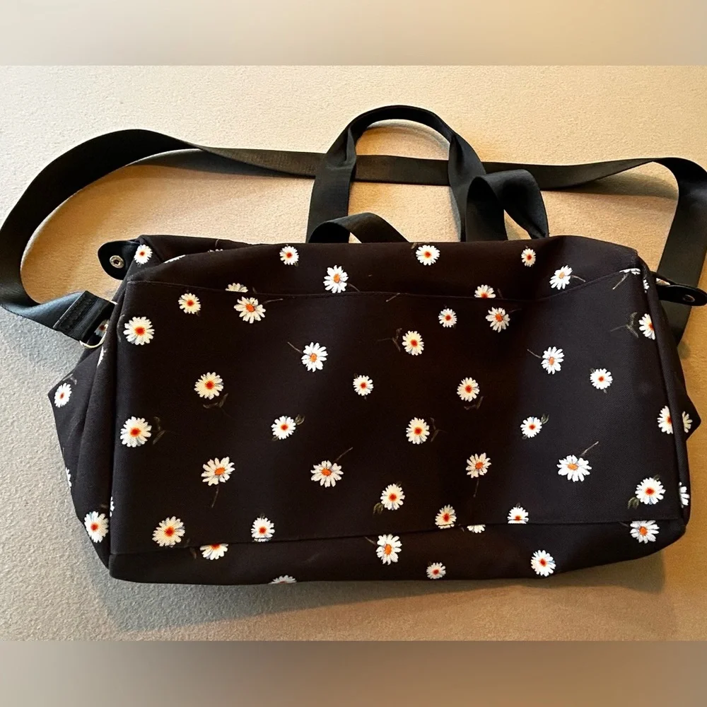 Alice + Olivia Daisy Print Overnighter Duffle Bag excellent condition - Picture 5 of 7
